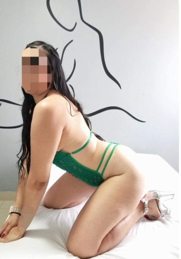 COLOMBIANA EXOTIKA DISPUESTA AL PLACER