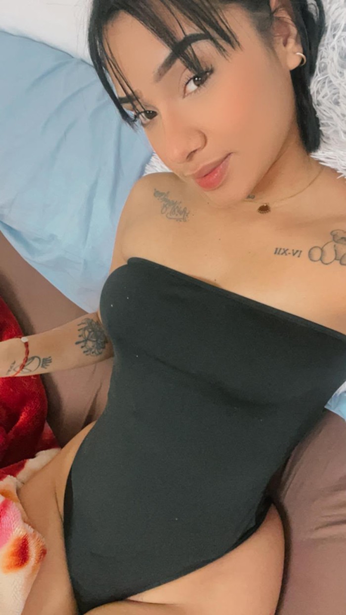 MODELO COMPLACIENTE 24 HORAS DISPONIBLE