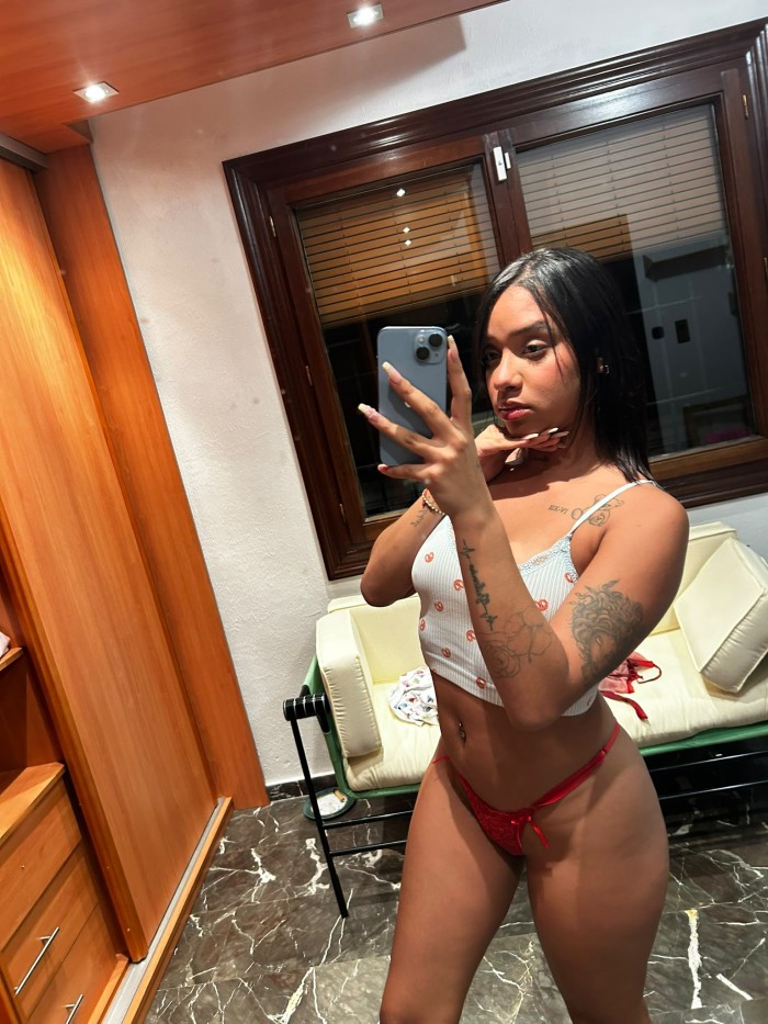 MODELO COMPLACIENTE 24 HORAS DISPONIBLE