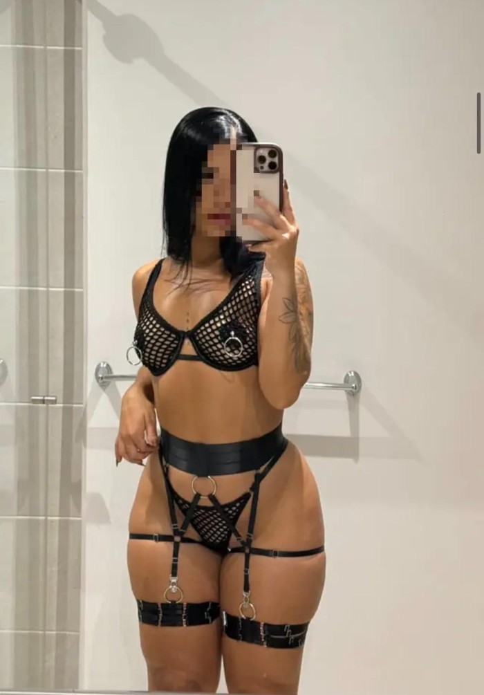 Dany joven tatuada fiestera en Marbella