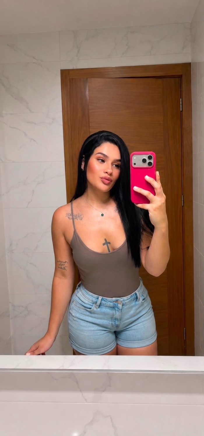 Samy joven fiestera tatuada en Marbella