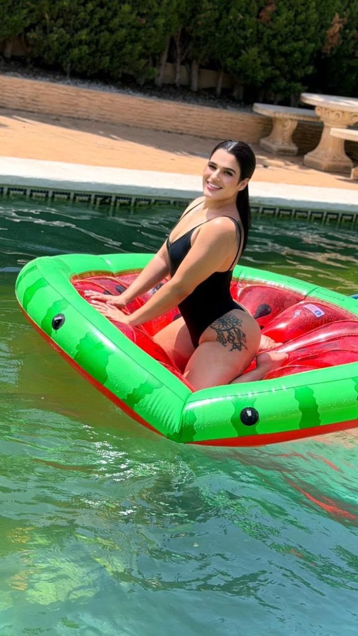Samy joven fiestera tatuada en Marbella