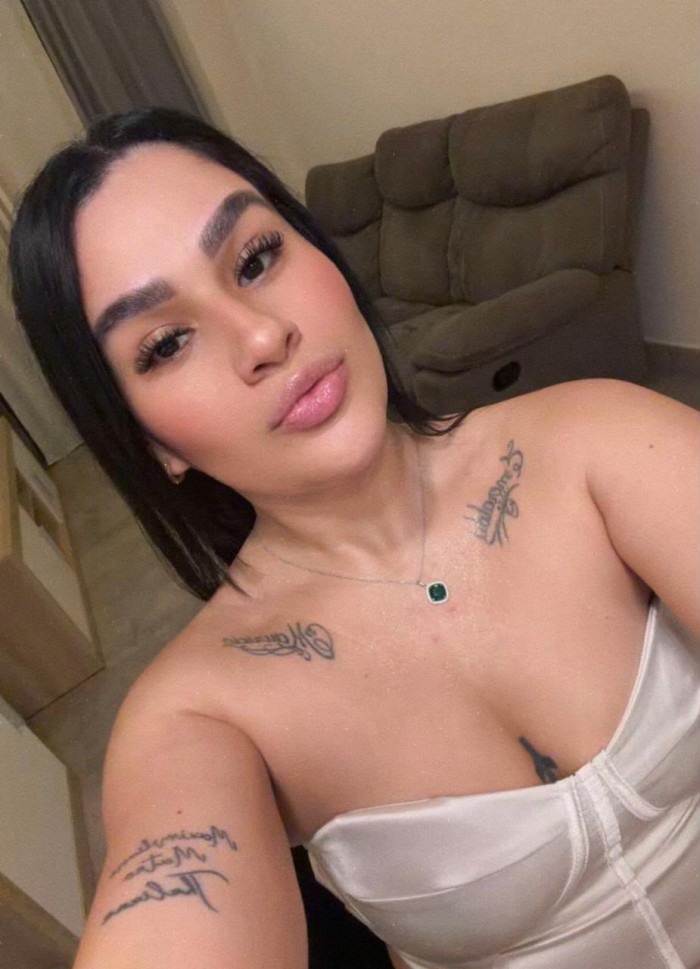 Samy joven fiestera tatuada en Marbella