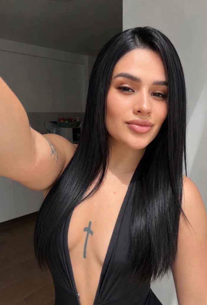 Samy joven fiestera tatuada en Marbella