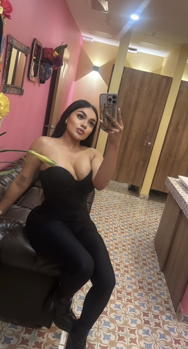 Sara joven fiestera tetas naturales en Marbella
