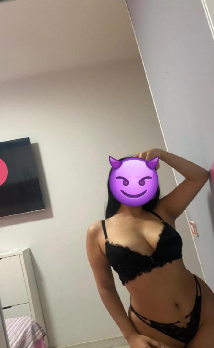 ISABELLA COLOMBIANA SALIDAS A HOTELES Y DOMICILIO
