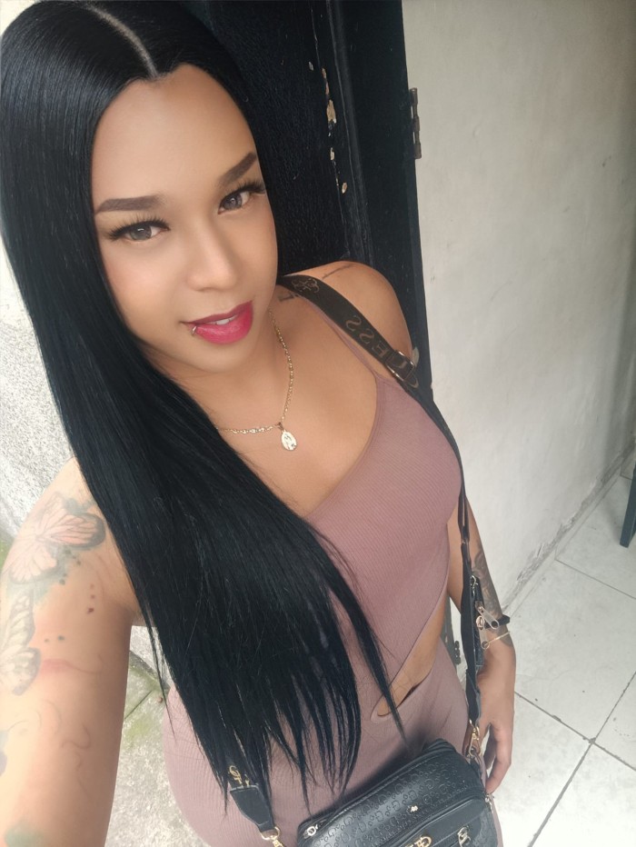 SCARLETT SIEMPRE CACHONDA Y MUY ATREVIDA! 24h