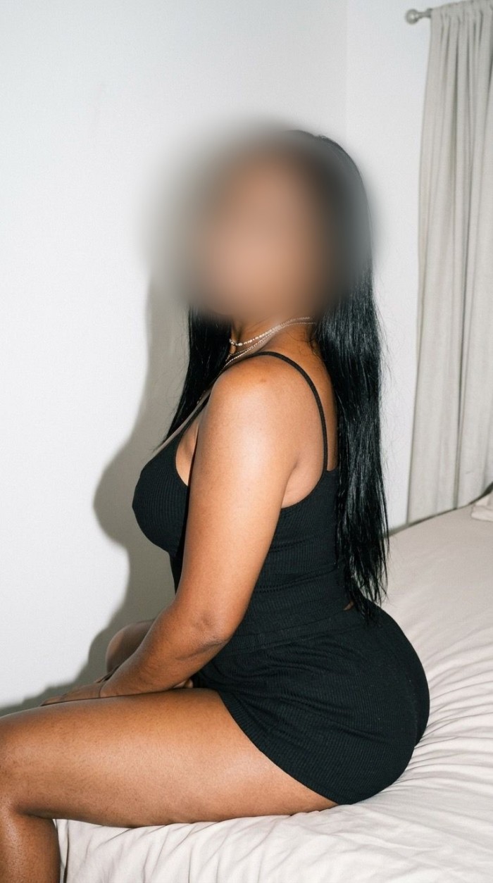 SEXY PERVERSA LATINA DE CURVAS ARDIENTES CACHONDA EN LA CUESTA NOVEDAD