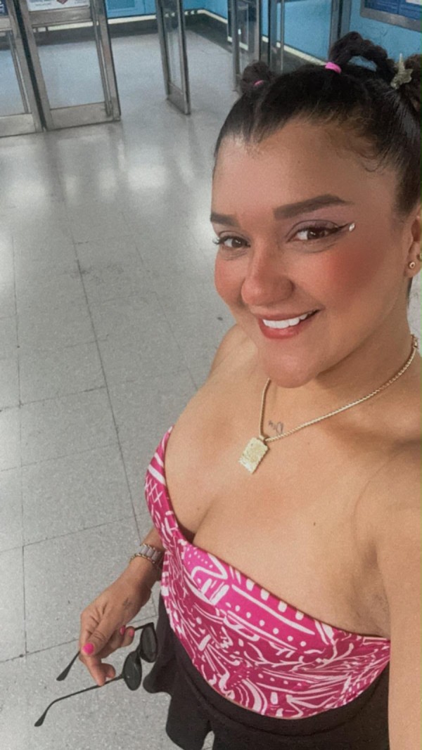 VICTORIA LA CHICA DE TUS SUEÑOS LLAMAME