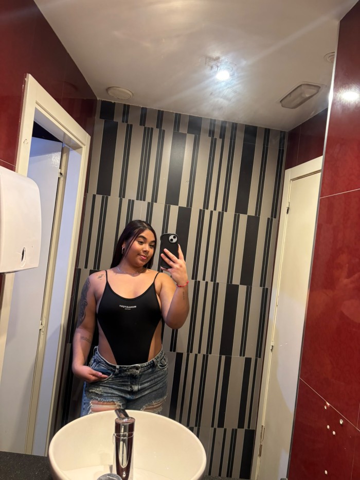 colombiana muy bonita , dispuesta a todo