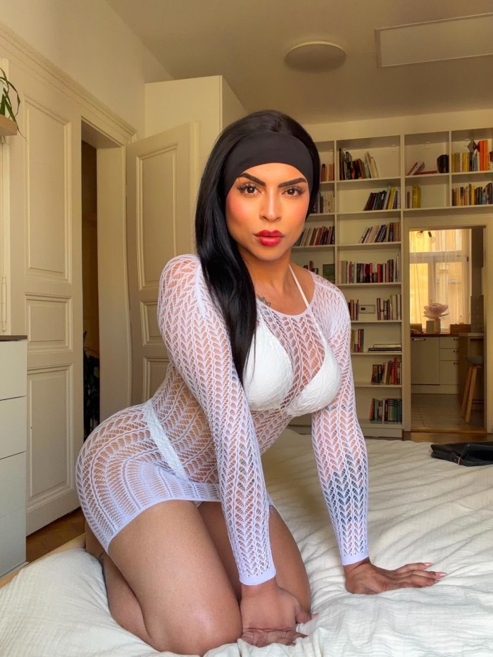 ARDIENTE Y SENSUAL TRANS MUY FEMENINA EN ARANJUEZ