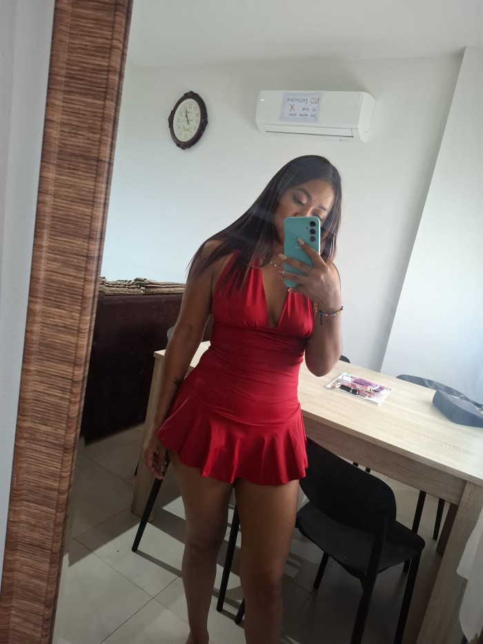 GOLOSA LATINA CON COÑO ESTRECHITO