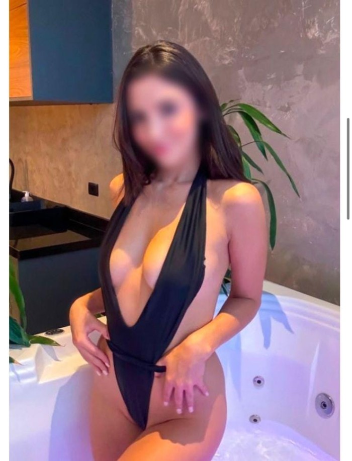 EN SANTIAGO DE COMPOSTELA MUJER ARDIENTE SEXO RICO