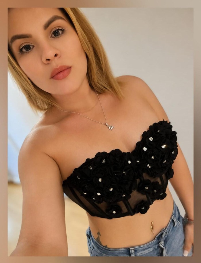 SARA HERMOSA LATINA SIMPATICA Y CARIÑOSA.-612416710