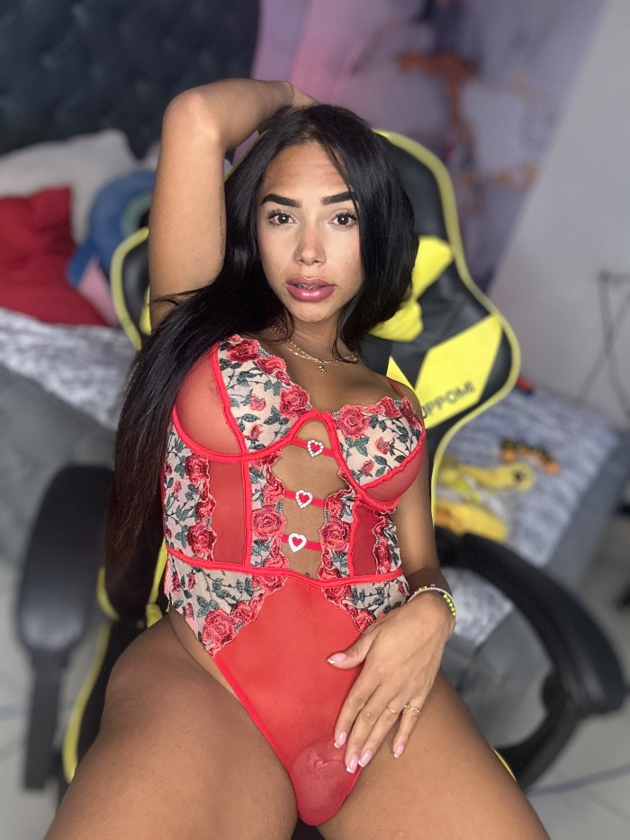 FIESTERA TRANS MUY FEMENINA Y LECHERA