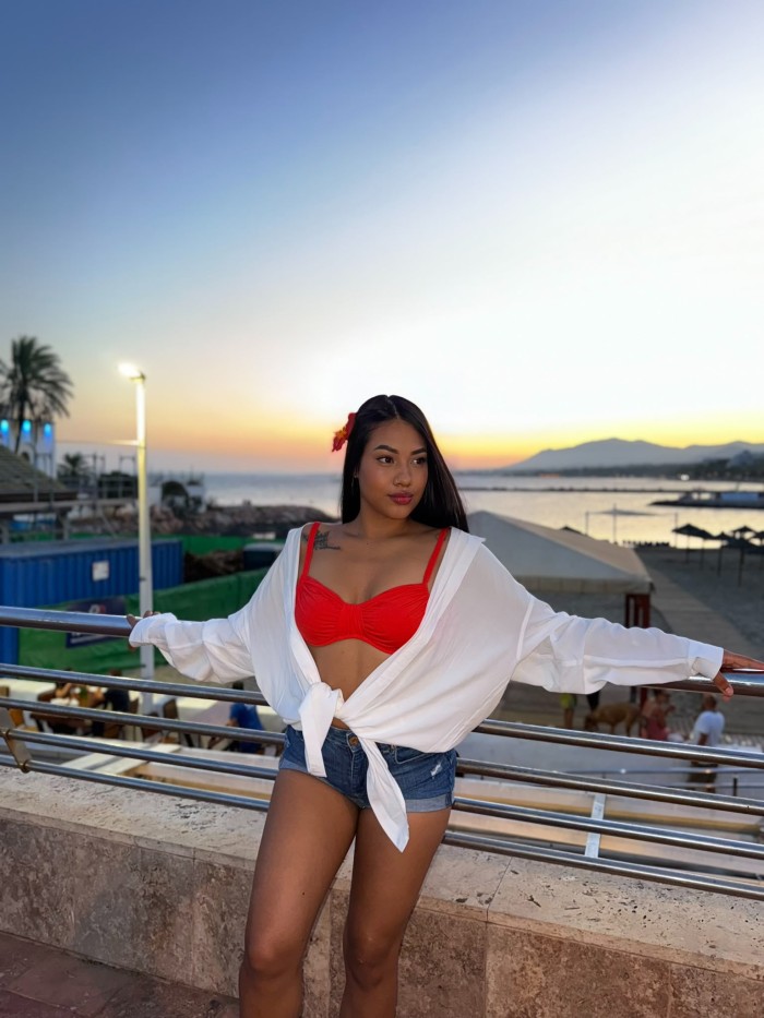 Somos chicas maravillosas hacemos salidas a domicilio elche y sus alrededor