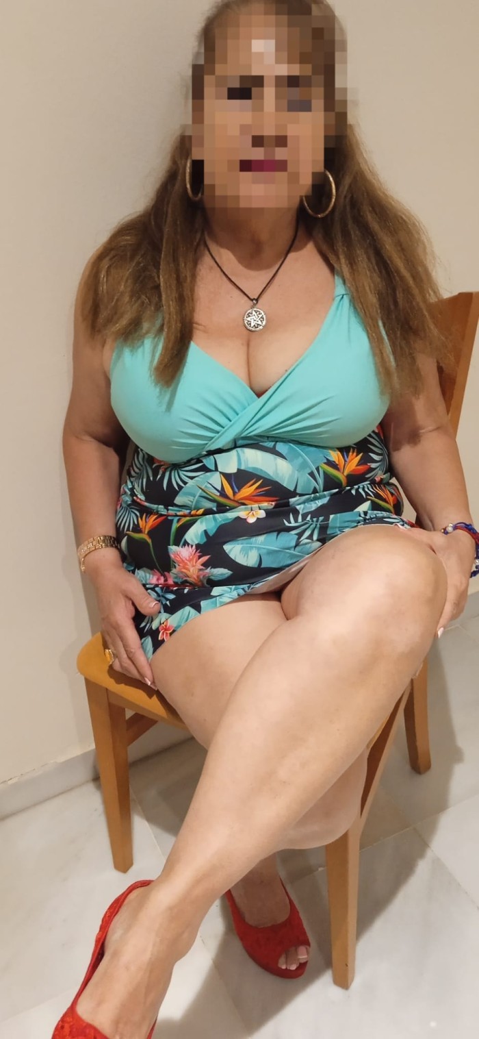 Señora muy guapa  56 Primaveras fotos caseras en oviedo