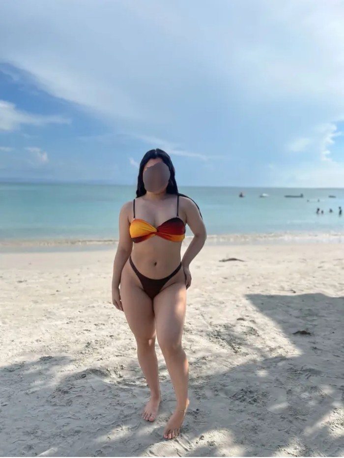 CHICA GUARRA, FIESTERA Y MENTE ABIERTA EN MILLADOIRO