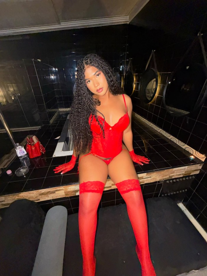 Trans Colombiana pollona culona dominante