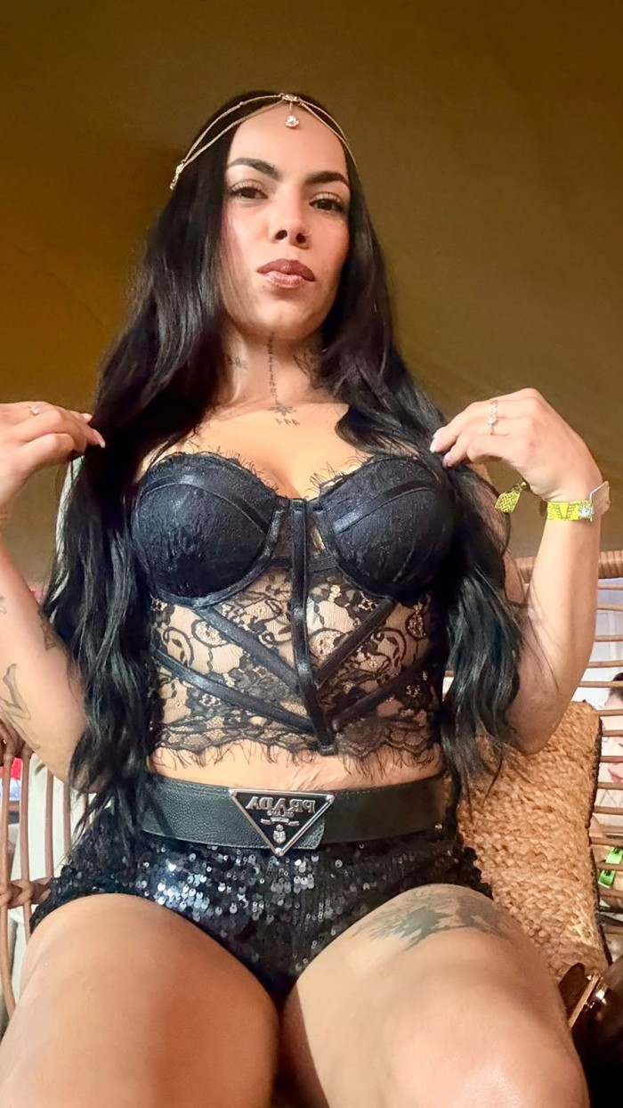 DIOSA DEL EROTISMO MUY COMPLACIENTE Y SENSUAL
