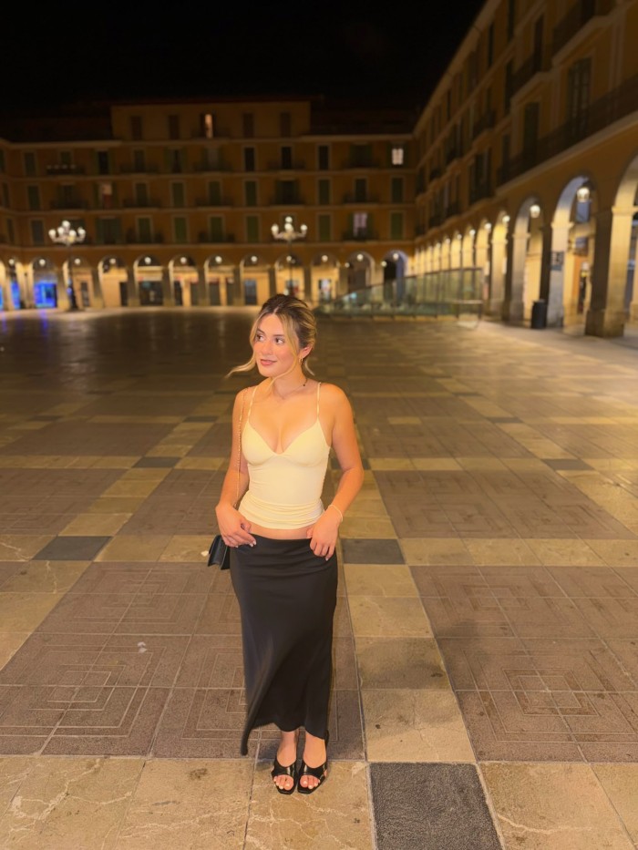 EN PALMA CENTRO – PLAZA MAYOR MUJER EXOTIKA