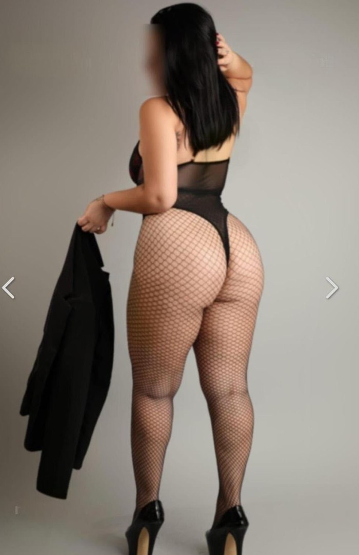 Hola cielo soy Valentina cachonda y extrovertida