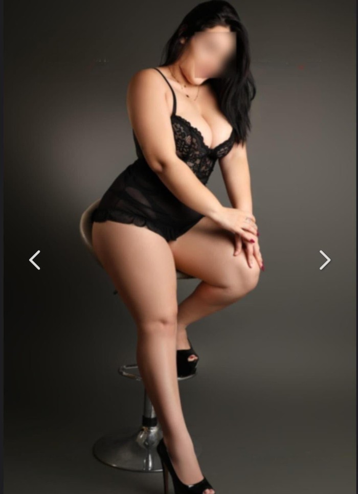 Hola cielo soy Valentina cachonda y extrovertida