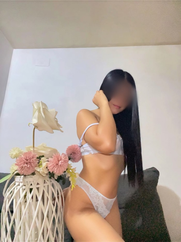 NOVEDAD HERMOSA Y ATRACTIVA COLOMBIANA EN FIGUERES