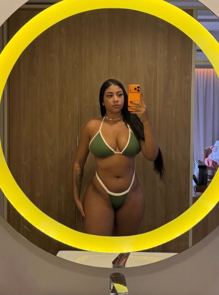 sexy colombiana recién llegada a Madrid