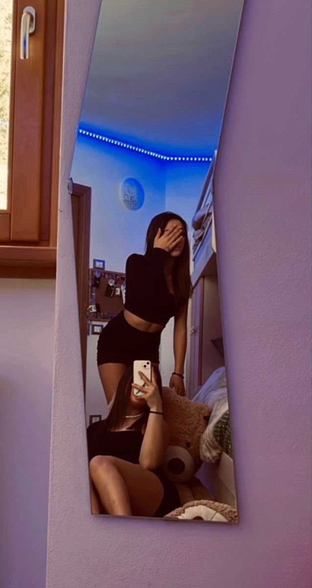 UN PAR DE AMIGUITAS BIEN CACHONDA PARA TRIO 100E