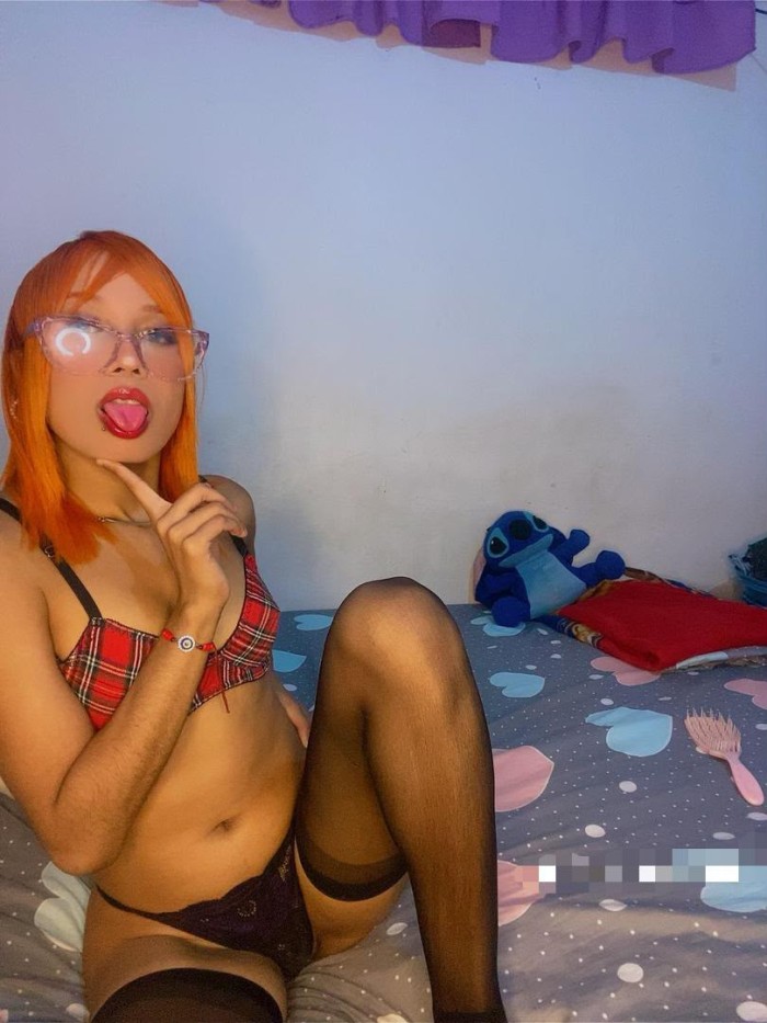 UNA NIÑITA DIVINA, SEXY, MAJA Y BIEN COMPLACIENTE
