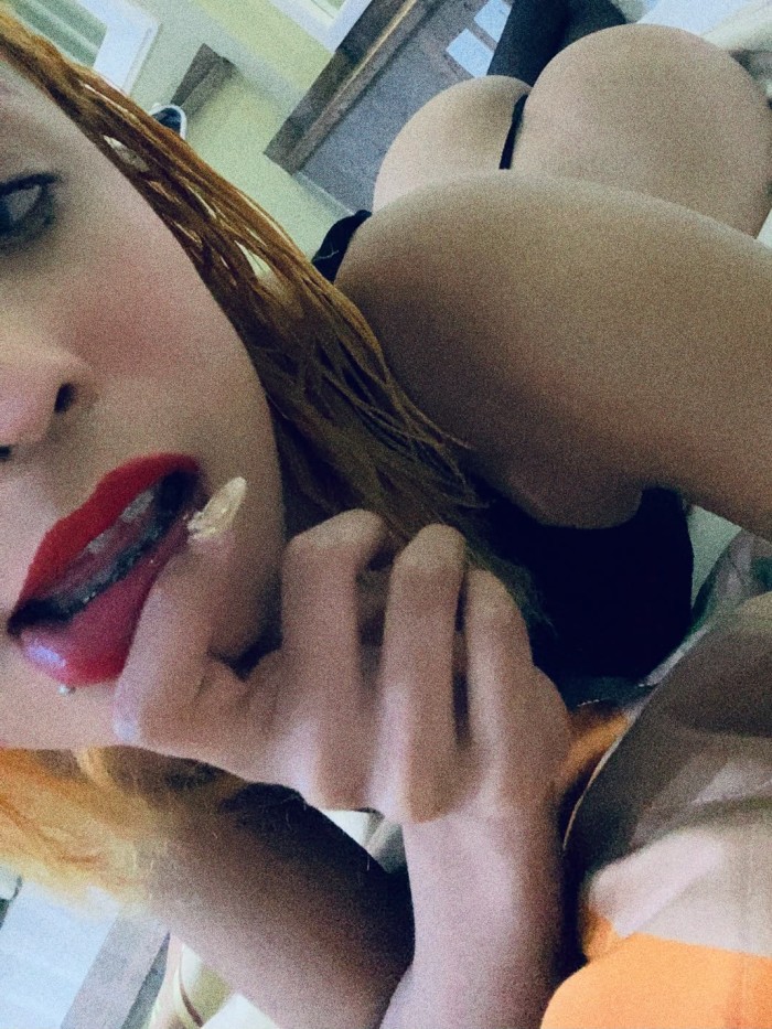 UNA NIÑITA DIVINA, SEXY, MAJA Y BIEN COMPLACIENTE
