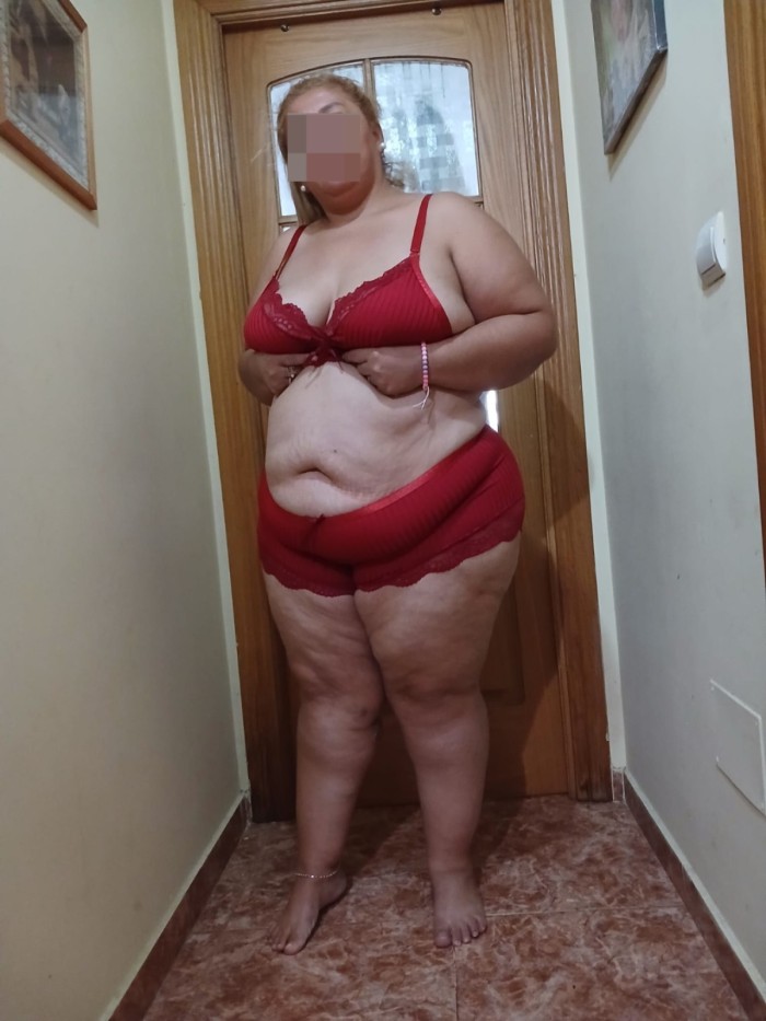 BOMBA DE SEXO COMPLACIENTE EN BENALMADENA