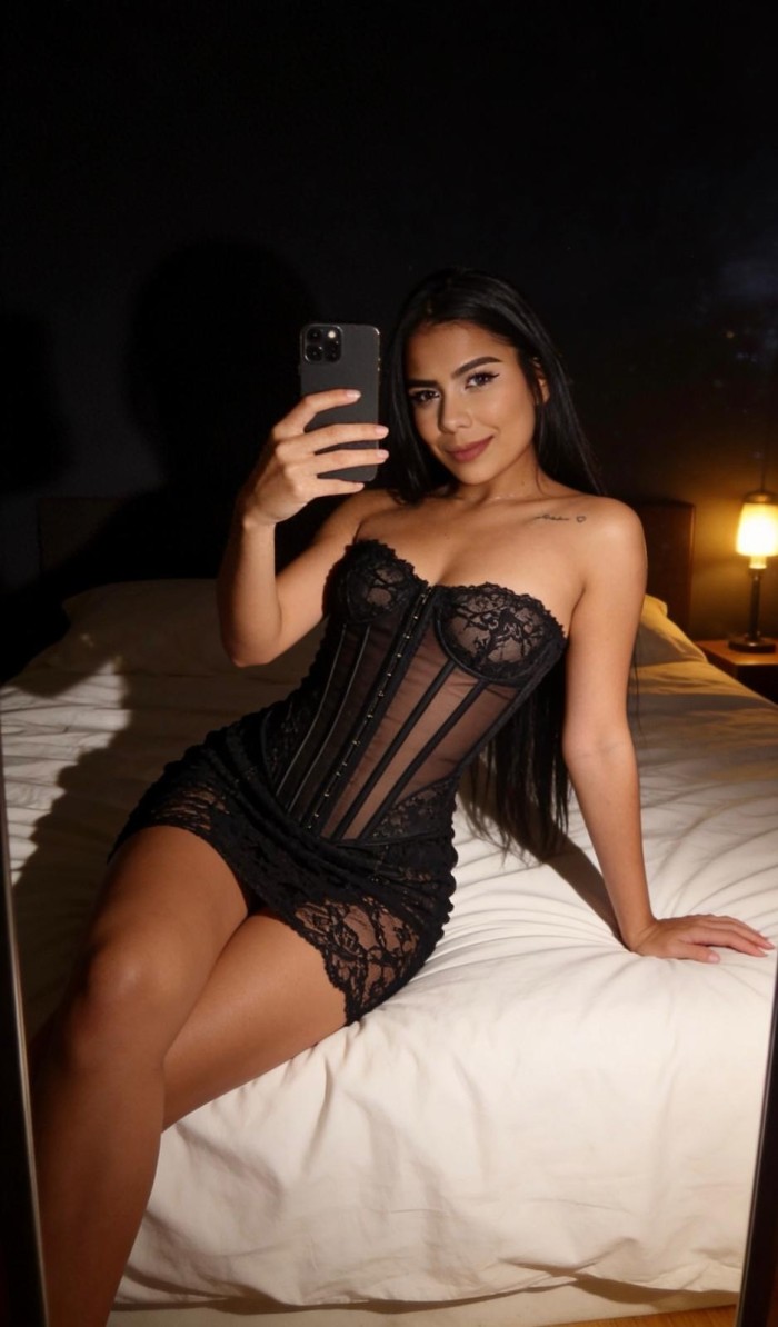 Ardiente y hermosa latina fiestera