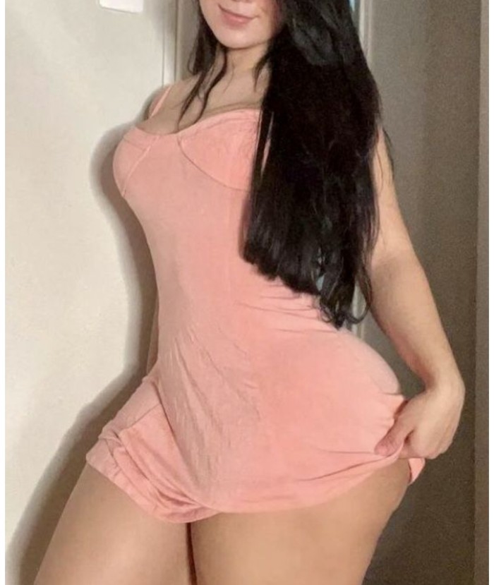 Hermosa latina con el culo gigante ven juguemos