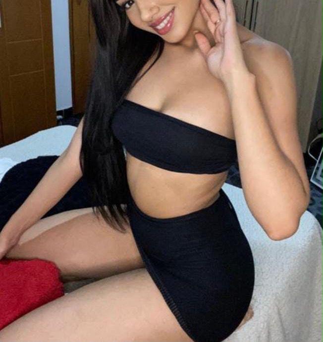 FOLLAME MUY INTENSO ESTOY MOJADITA ESPERANDOTE
