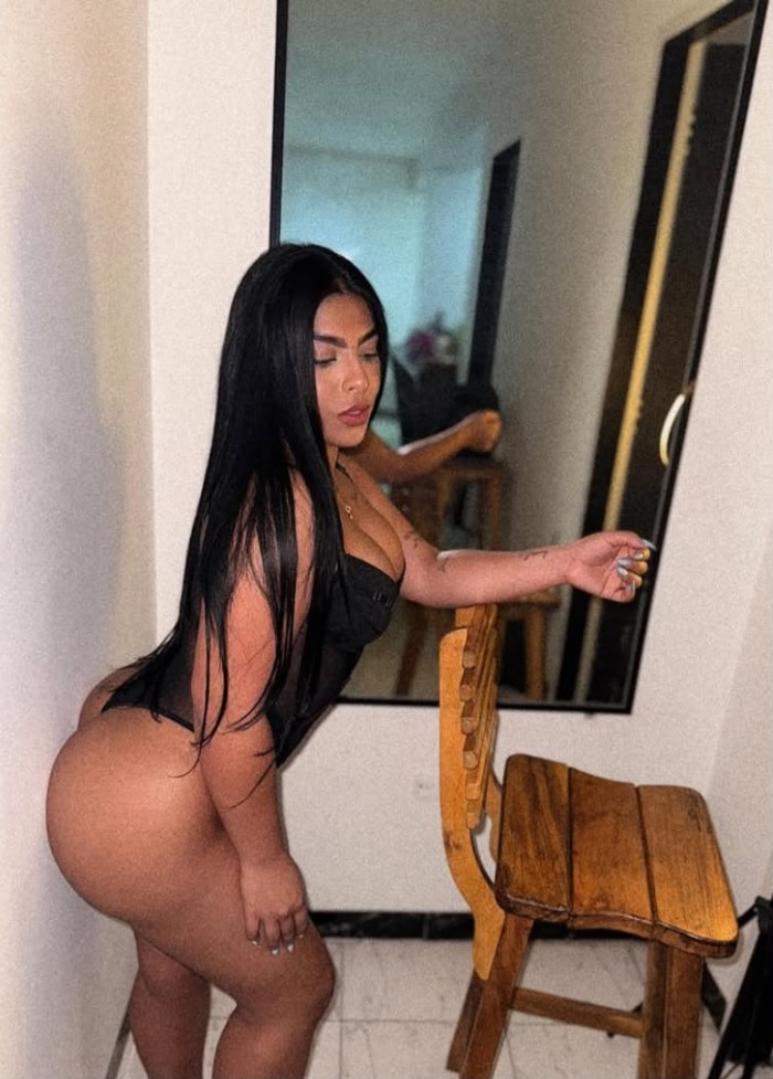 HERMOSA SENSUAL COMPLACIENTE DESEOSA DE SEXO
