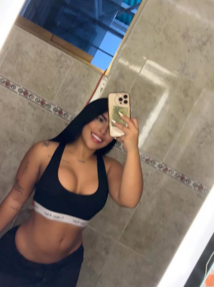 HERMOSA SENSUAL COMPLACIENTE DESEOSA DE SEXO