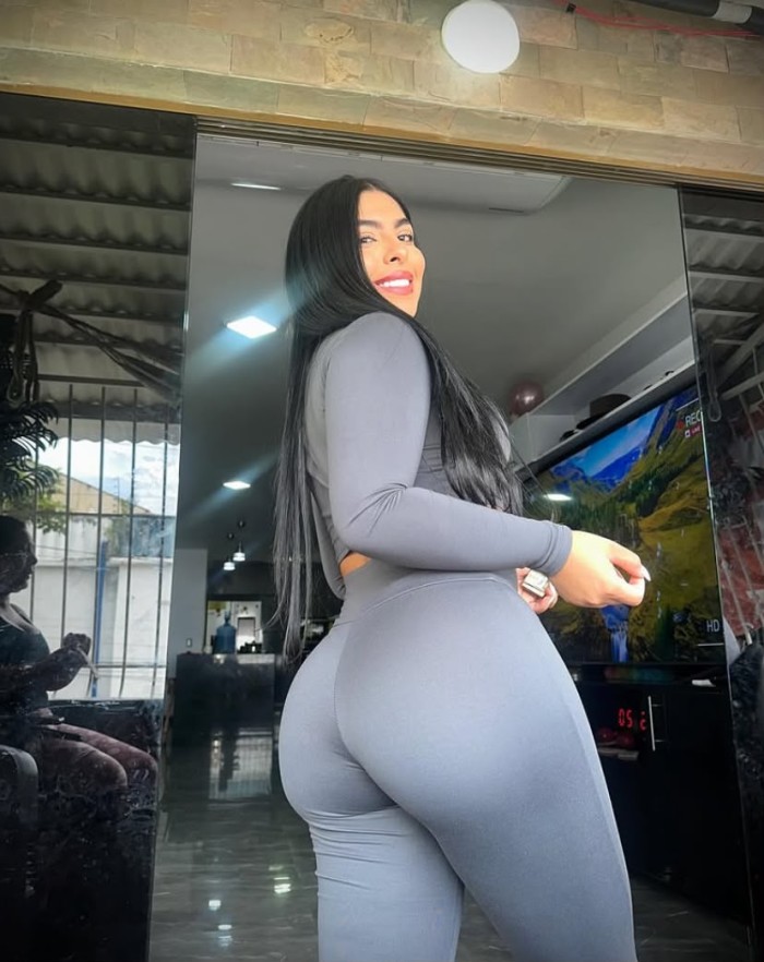 HERMOSA SENSUAL COMPLACIENTE DESEOSA DE SEXO