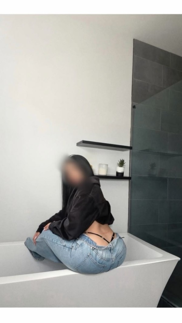 HERMOSA JOVENCITA EN ALGECIRAS