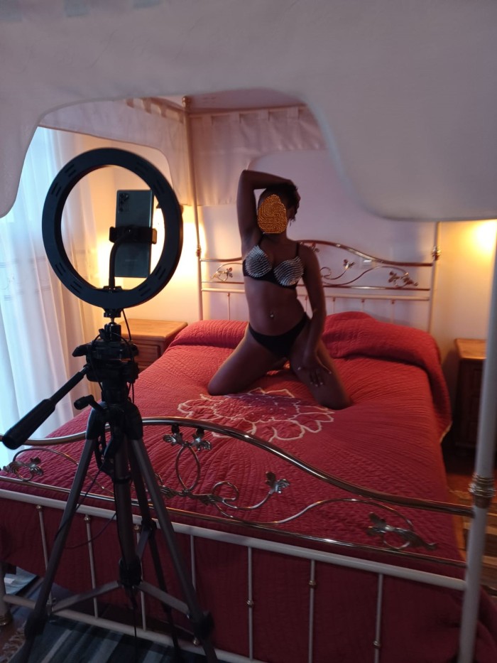 Busco chicas para crear/vender contenido ONLYFANS
