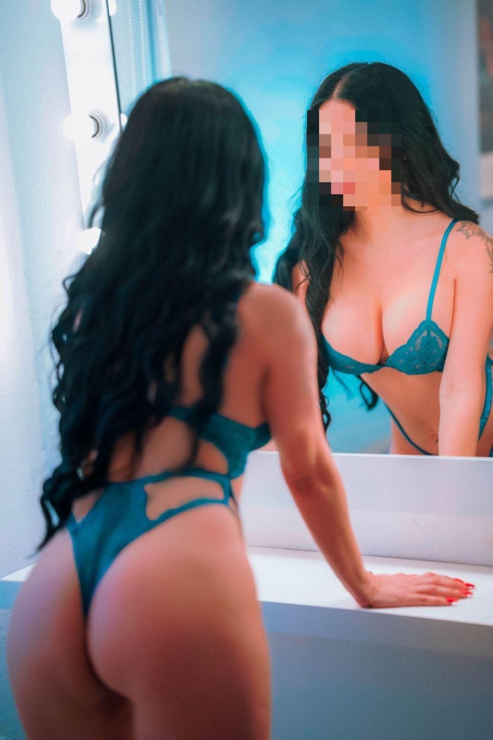 CANDELA NOIR ESPAÑOLA LA REINA DE LO SQUIRTING