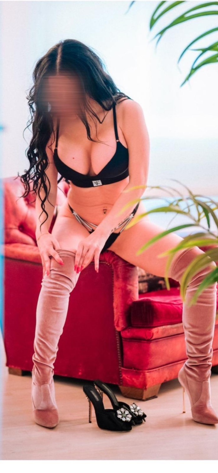 CANDELA NOIR ESPAÑOLA LA REINA DE LO SQUIRTING