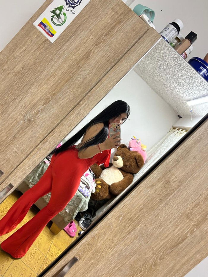 EXQUISITA Y ATREVIDA COLOMBIANA QUIERE FIESTA