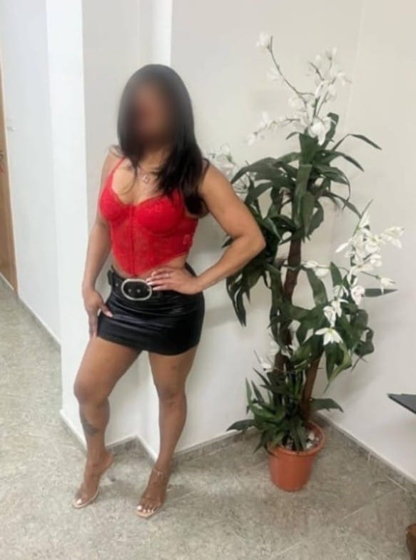 EN ZAIDIN MORENAZA CACHONDA DESEANDO FOLLAR RICO