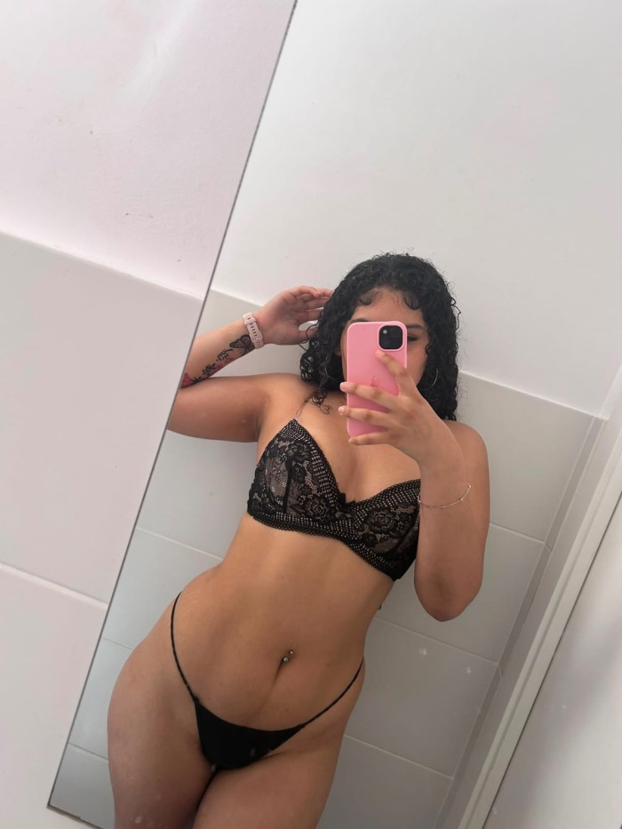 HERMOSA MORENA, GOLOSA, IMPLICADA Y ARDIENTE