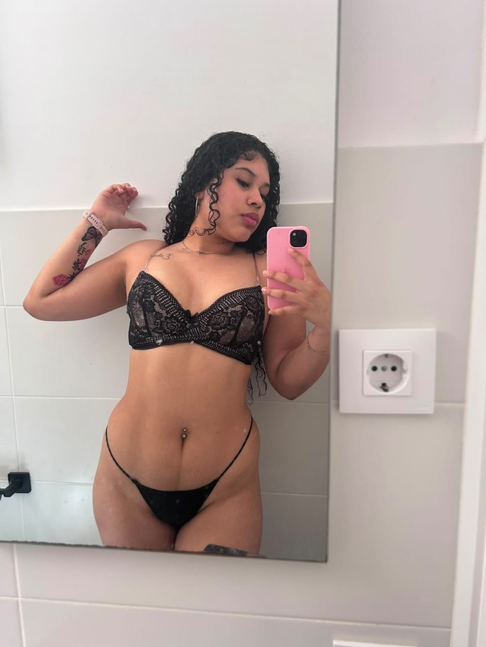 HERMOSA MORENA, GOLOSA, IMPLICADA Y ARDIENTE