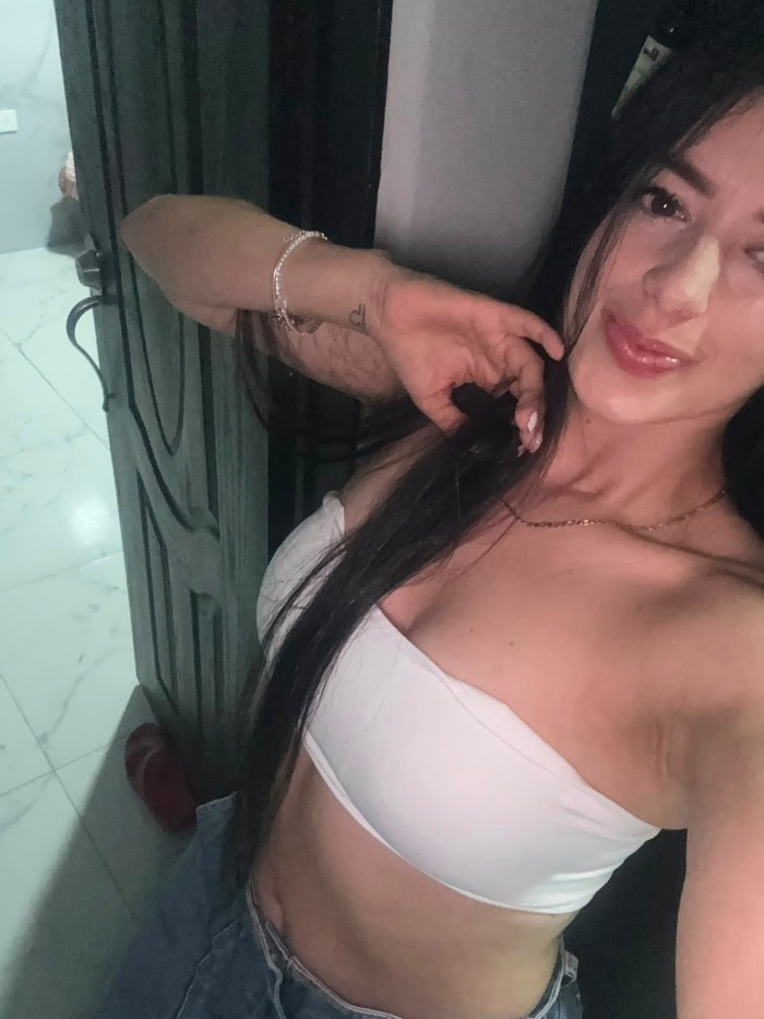 BOMBA DE SEXO FIESTERA COMPLACIENTE A TOPE