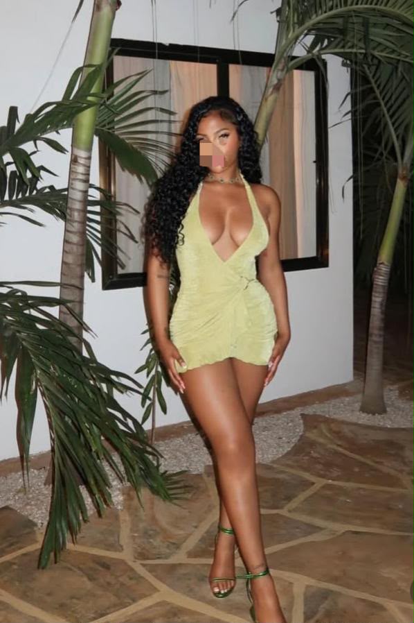 Hermosa morena joven, encantadora