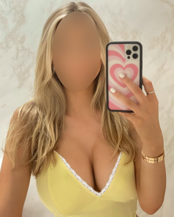 rubita sexy y caliente en 7 palmas